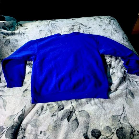 Comfortable, stylish blue crewneck by refuge - Picture 2 of 3